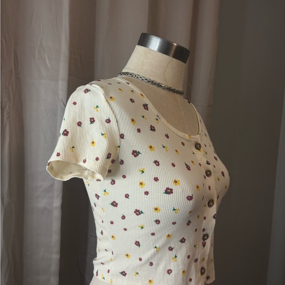 Heart Hips Floral Button-Up Crop Top - Cream and Multicolor - Picture 3 of 6